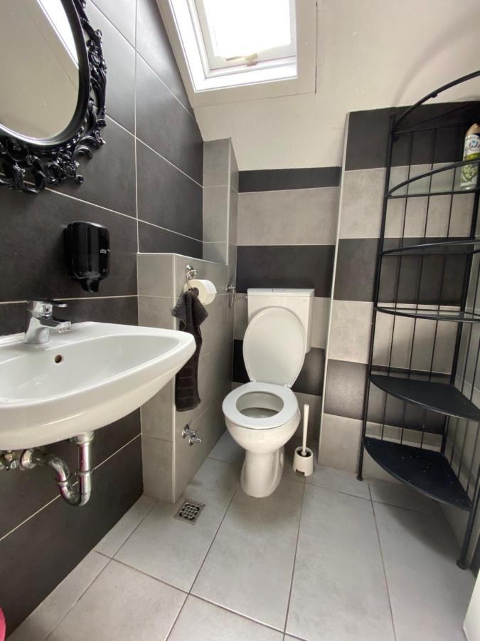 The Best Hostel Bled Bagian luar foto